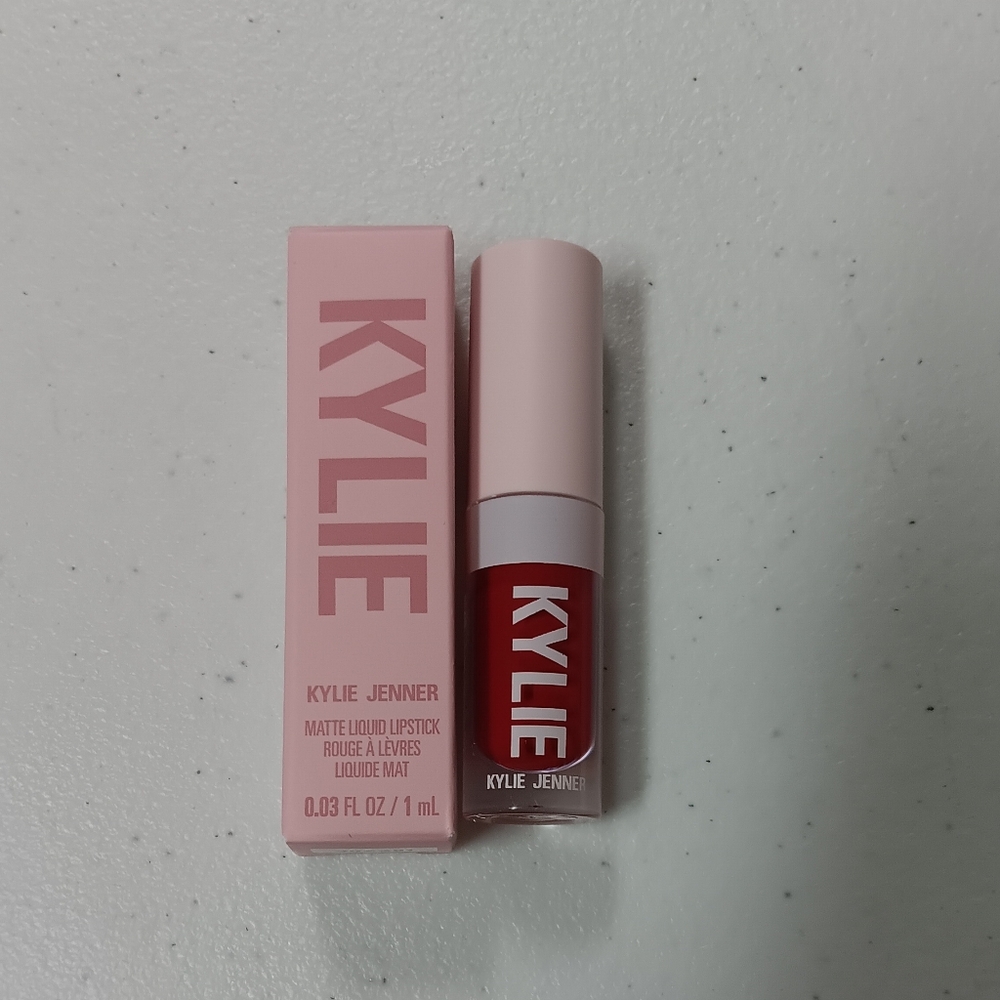 Kylie Jenner Matte Liquid Lipstick in Mary Jo K